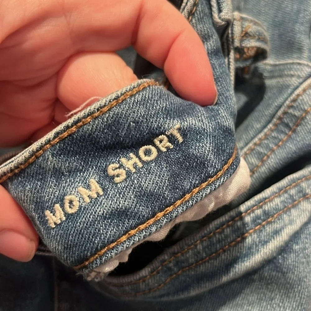 American Eagle Women’s Mom Jeans Denim Jean Shorts Size 00